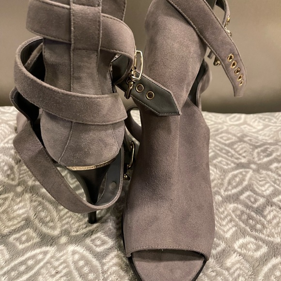 Burberry heels - Picture 5 of 14